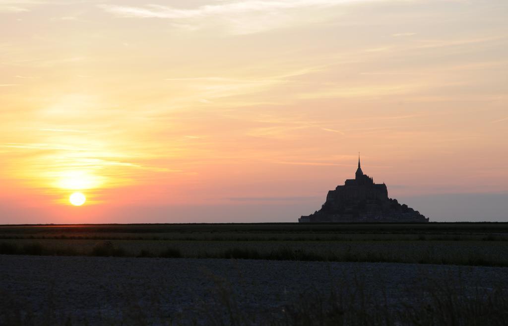 Hotel Le Gue Du Holme Saint-Quentin-sur-le-Homme Esterno foto