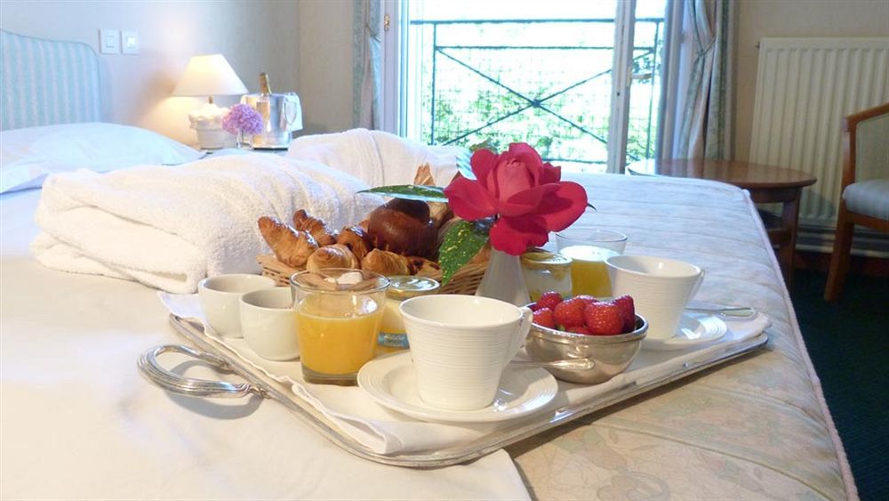 Hotel Le Gue Du Holme Saint-Quentin-sur-le-Homme Esterno foto