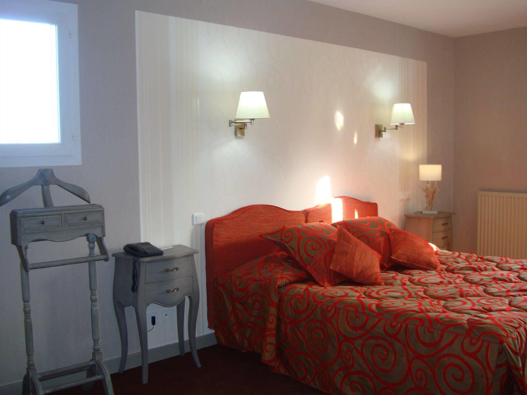 Hotel Le Gue Du Holme Saint-Quentin-sur-le-Homme Esterno foto