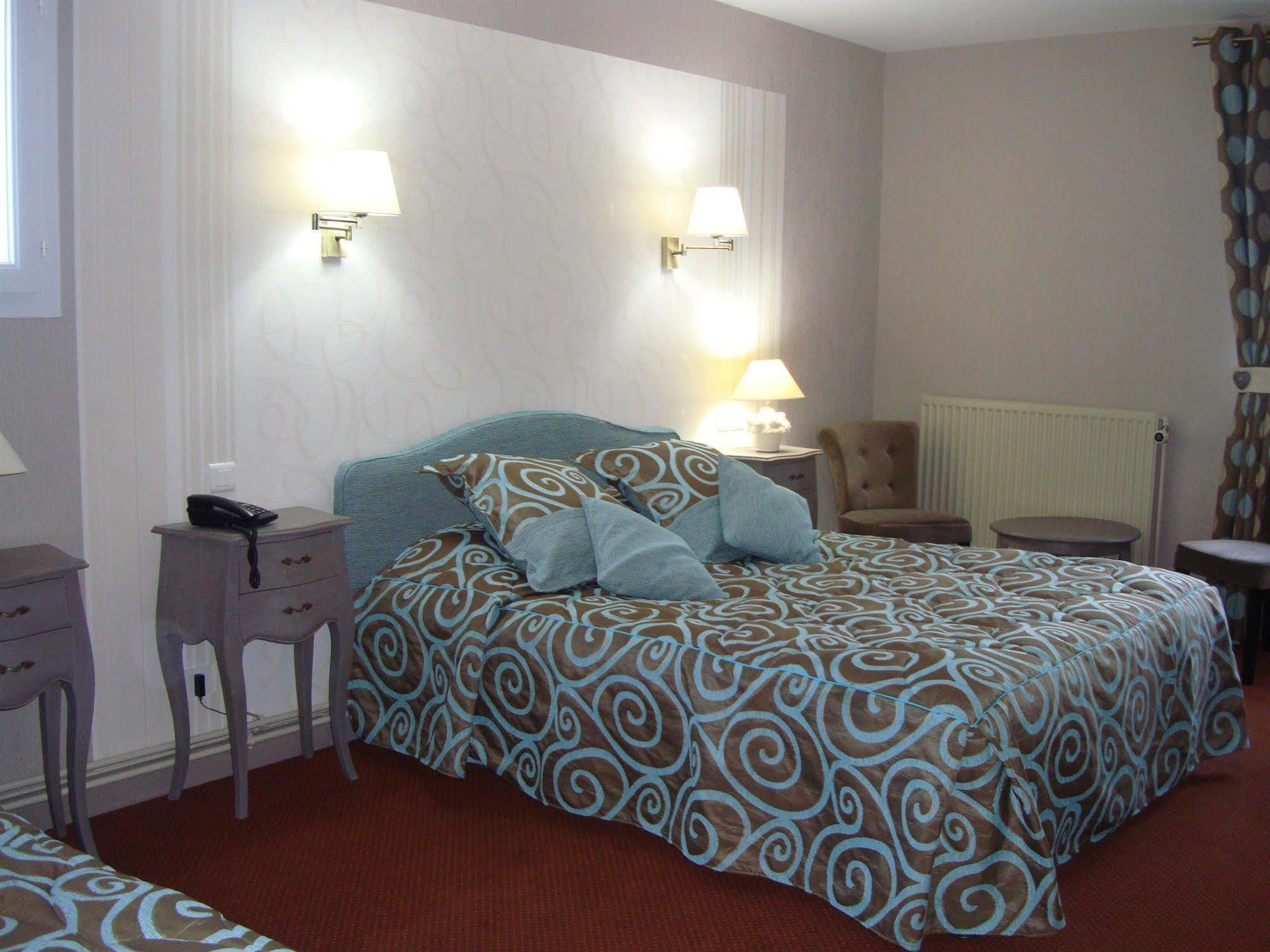 Hotel Le Gue Du Holme Saint-Quentin-sur-le-Homme Esterno foto