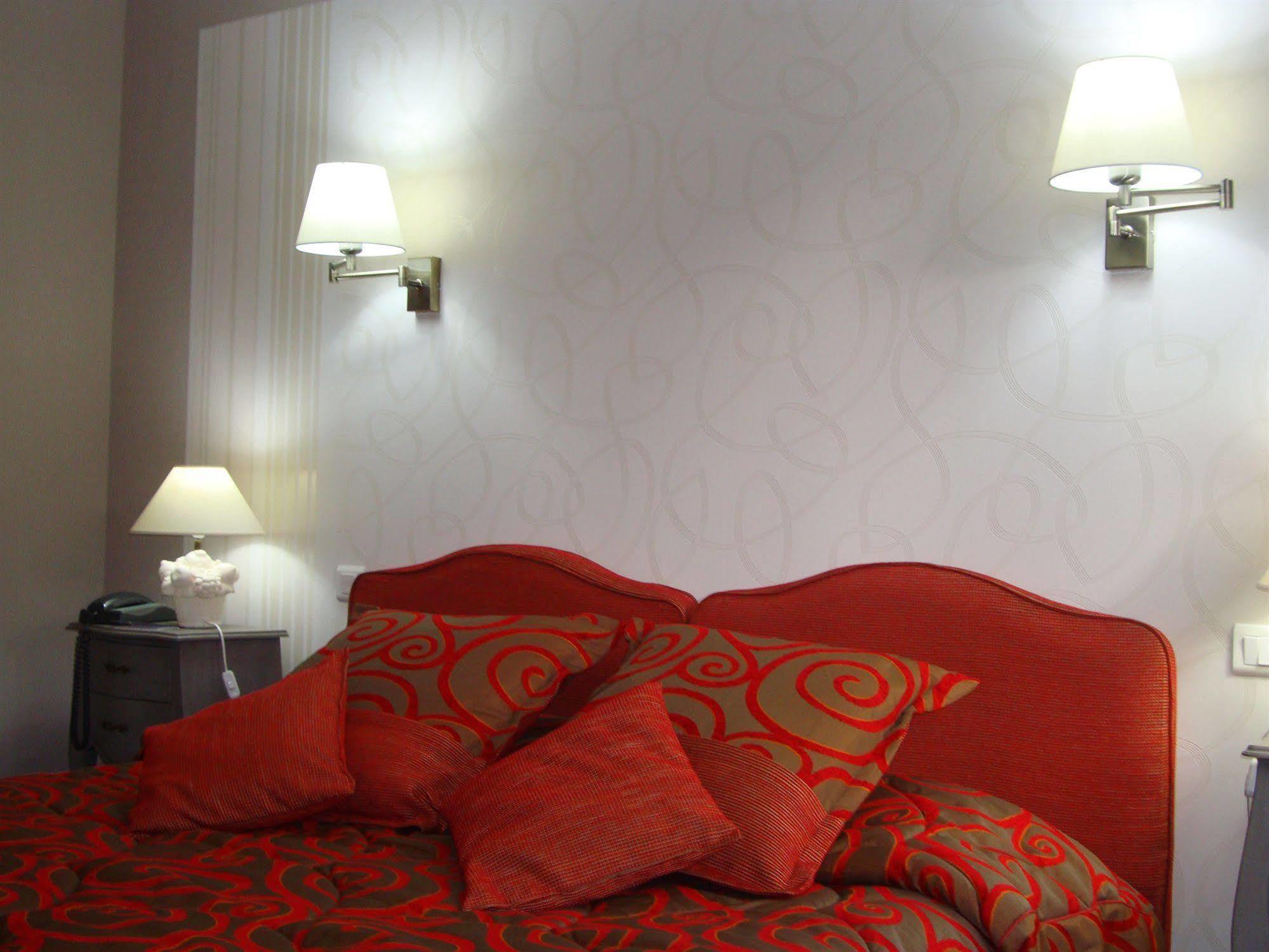Hotel Le Gue Du Holme Saint-Quentin-sur-le-Homme Esterno foto