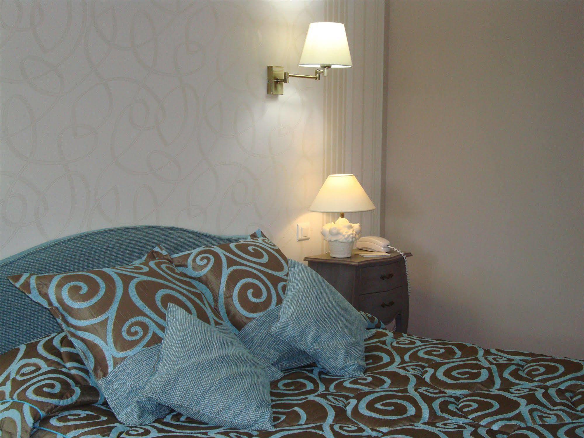 Hotel Le Gue Du Holme Saint-Quentin-sur-le-Homme Esterno foto