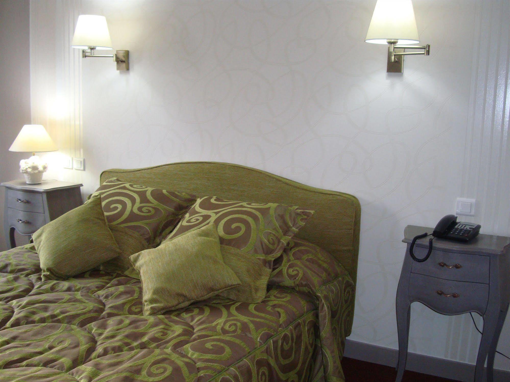 Hotel Le Gue Du Holme Saint-Quentin-sur-le-Homme Esterno foto