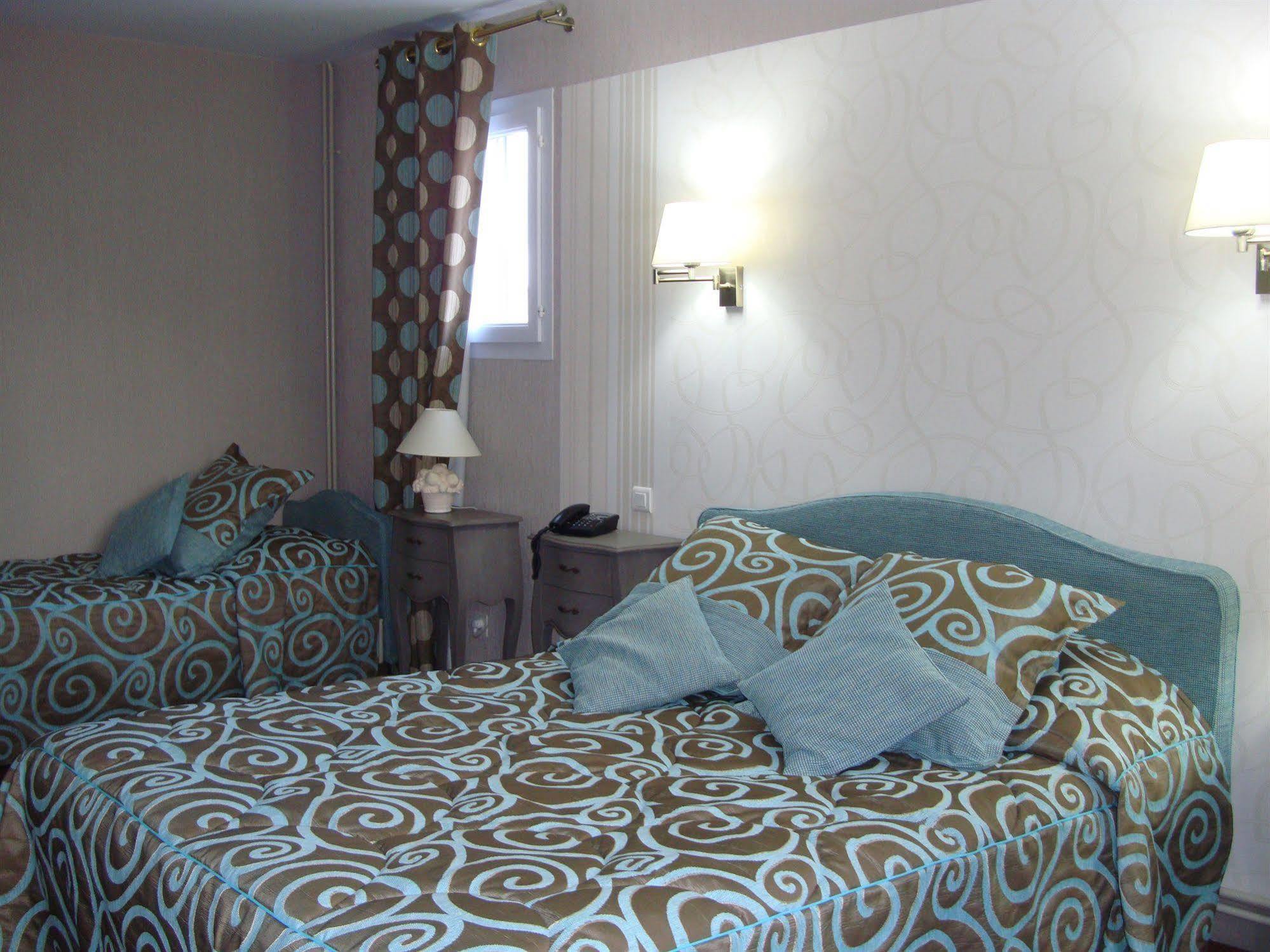 Hotel Le Gue Du Holme Saint-Quentin-sur-le-Homme Esterno foto