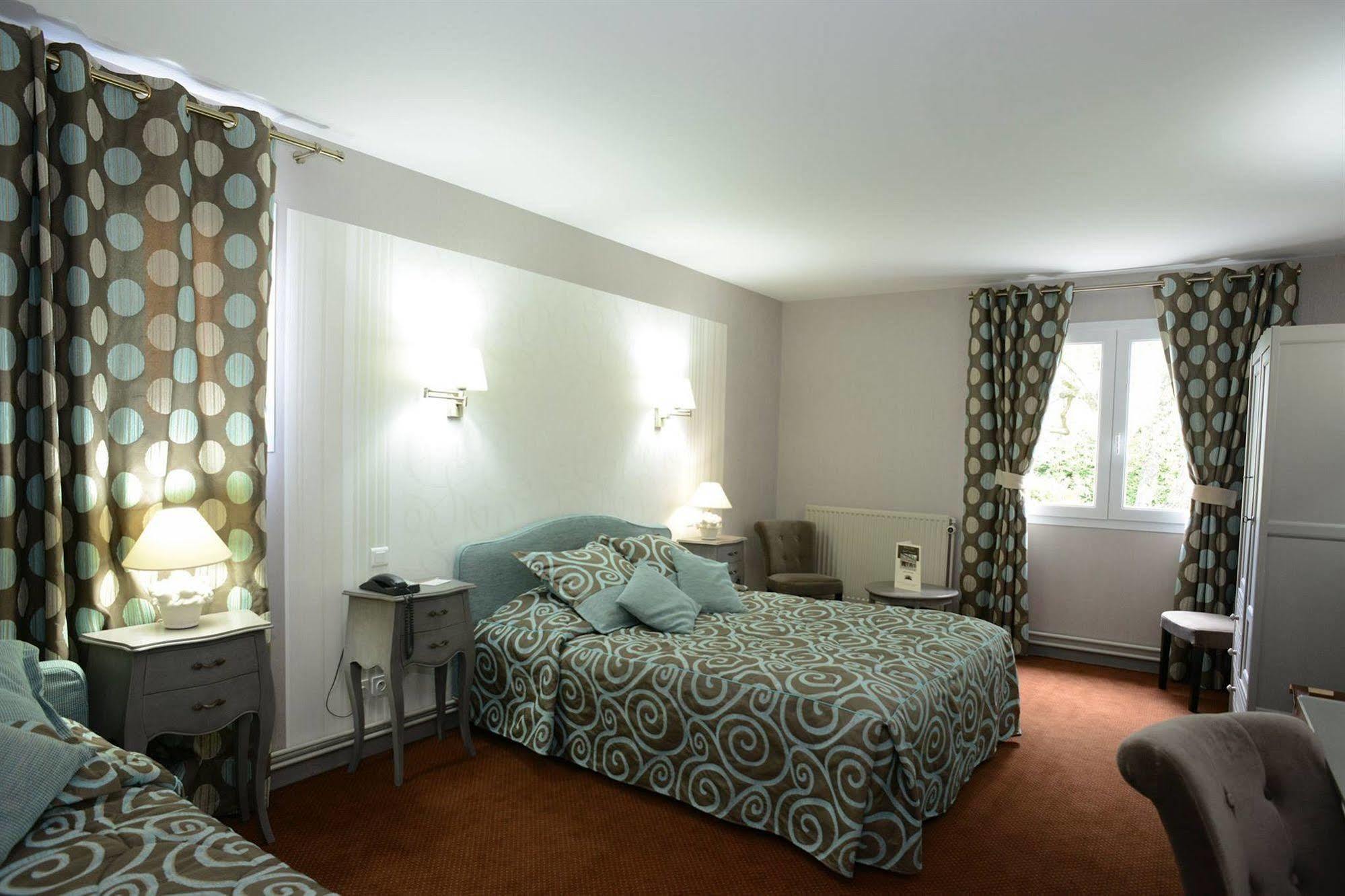 Hotel Le Gue Du Holme Saint-Quentin-sur-le-Homme Esterno foto