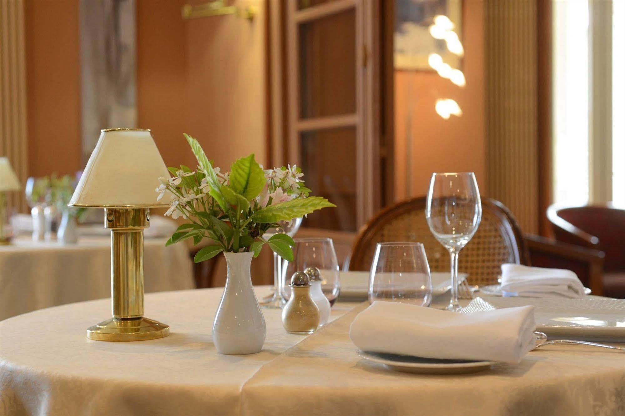 Hotel Le Gue Du Holme Saint-Quentin-sur-le-Homme Esterno foto